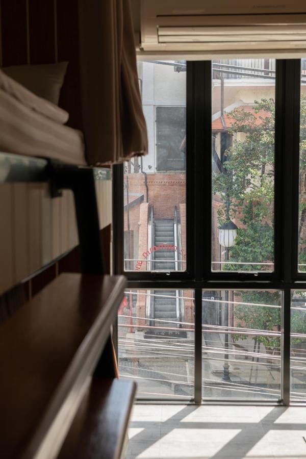 Bed Addict Hostel Chiang Mai Exteriör bild