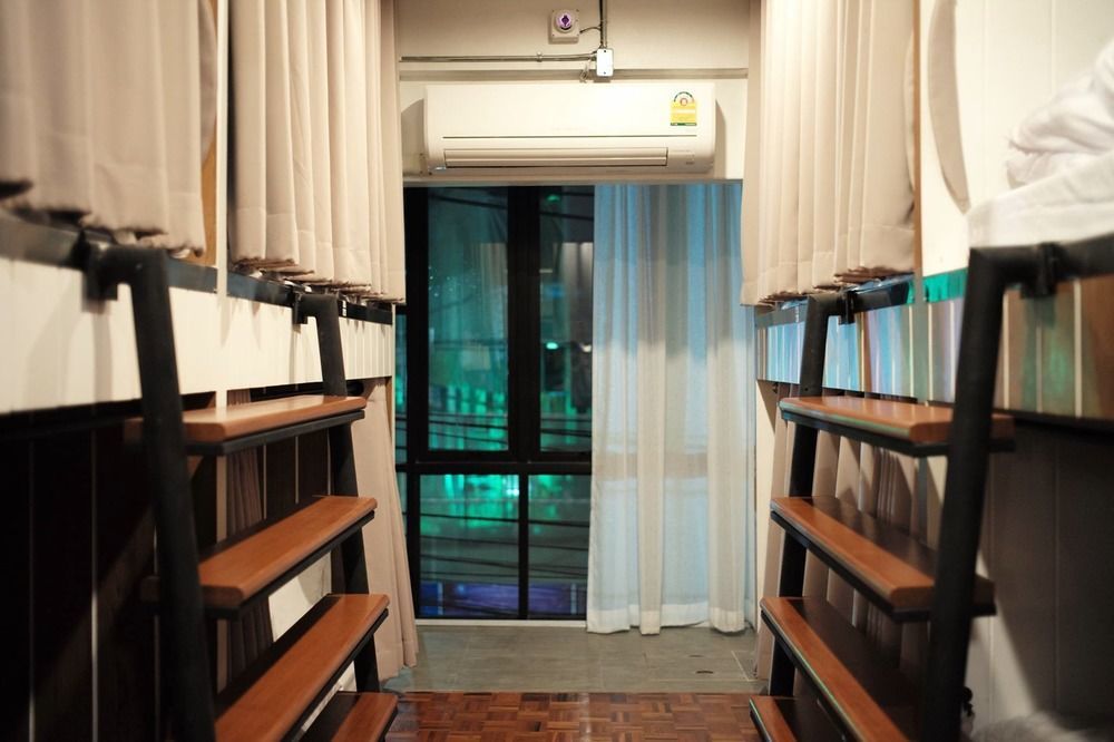 Bed Addict Hostel Chiang Mai Exteriör bild